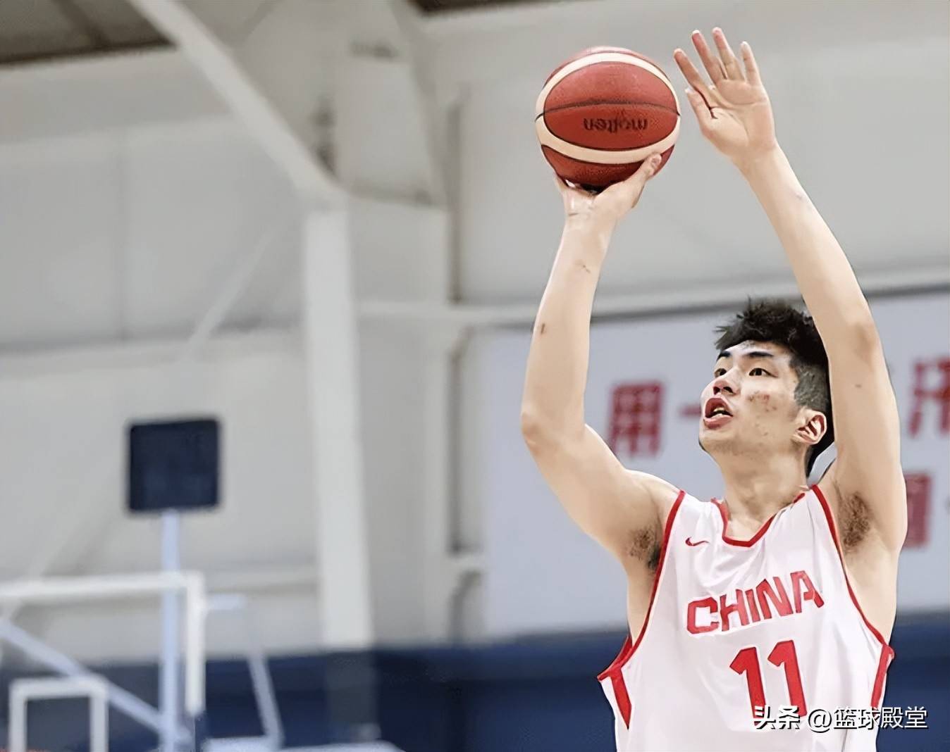 金年会app-包含江畔暴熊队对阵天山雪豹队，摩托车赛杯赛惊险晋级，内线统治篮板——二次进攻频频奏效的词条