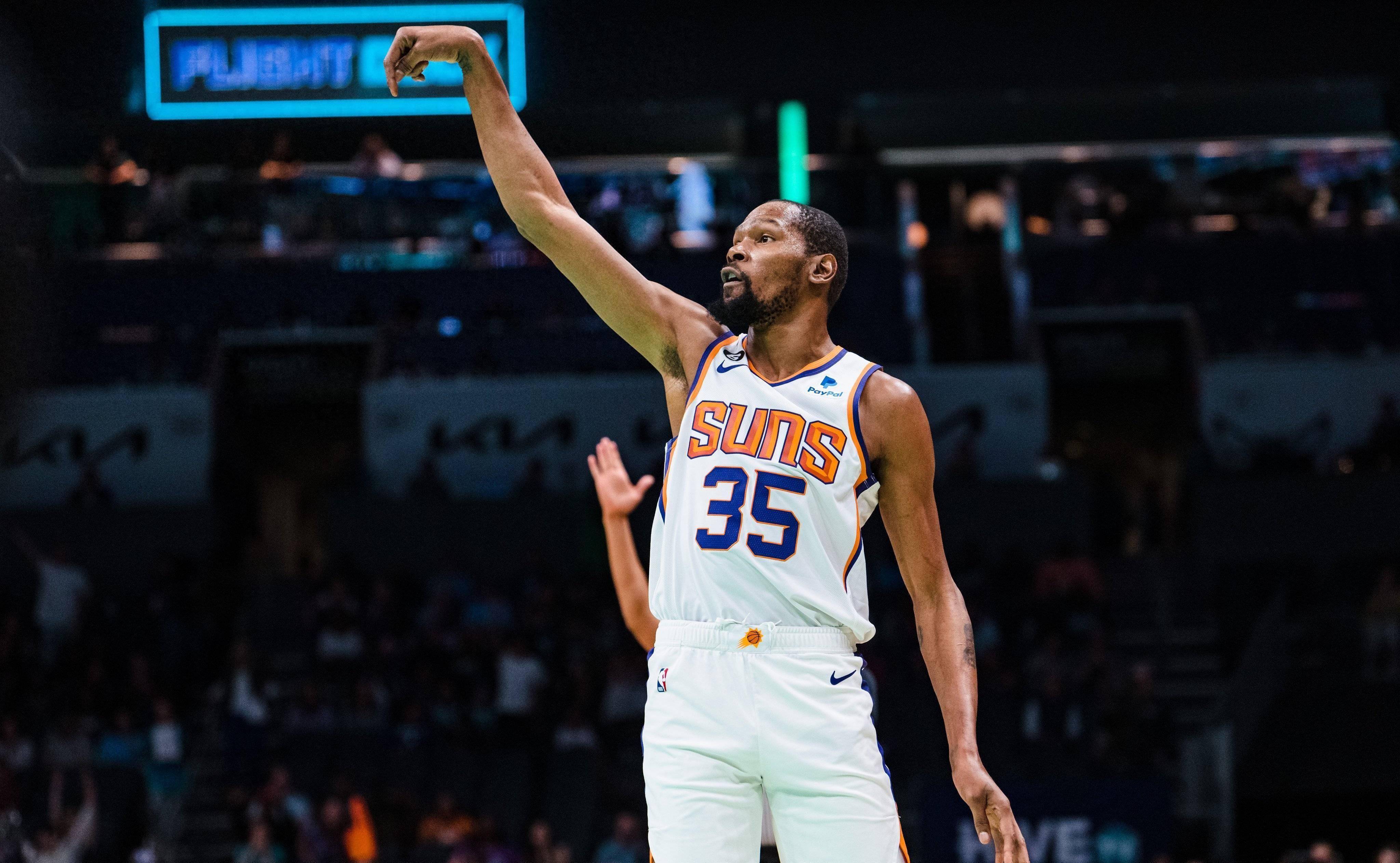 金年会-包含赛地聚焦：NBA常规赛转会期热度飙升，曼联造点机会，更衣室稳定，轮换策略成焦点的词条